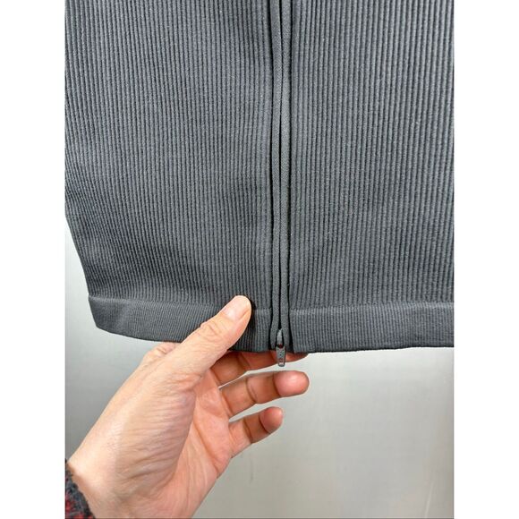 SKIMS Nike NWT Ribbed Seamless Cropped Full Zip Jacket in Obsidian Size XS - Picture 3 of 10